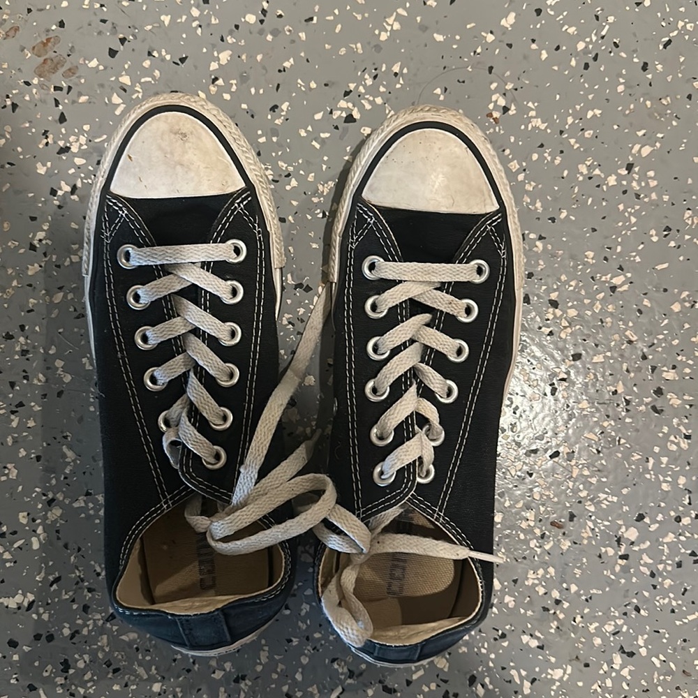 Women’s size 7 black converse